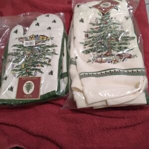 Spode Christmas Tree Oven Mitt and Towel Set
